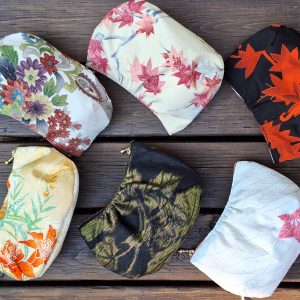 Kimono Clam-shaped Pouch made of Japanese Vintage Kimono with YKK Zipper Fabric cosmetic pouch small bag antique kimono repurposed upcycling