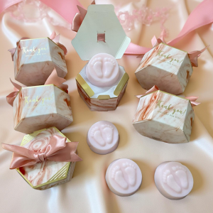 Custom Baby Girl Shower Soap Favors / Savons Personnalisés pour un Baby Shower de Fille